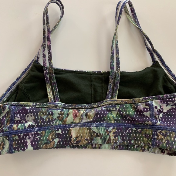 Lulu lemon sports bra size 4 - Picture 3 of 3